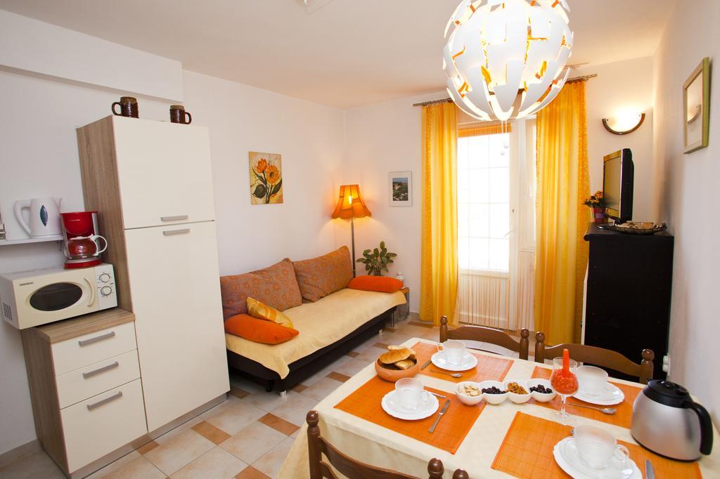 Apartments Marija Врбник Экстерьер фото