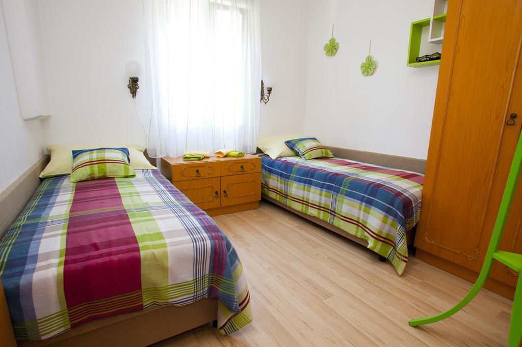 Apartments Marija Врбник Экстерьер фото