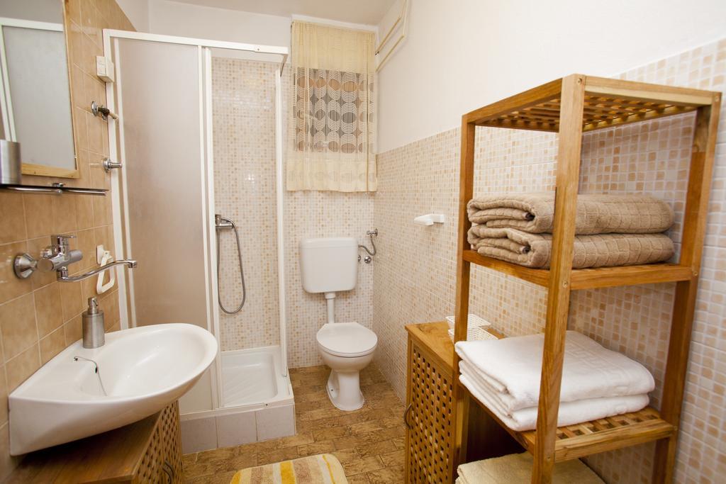 Apartments Marija Врбник Экстерьер фото