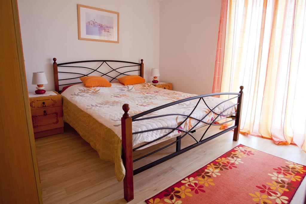 Apartments Marija Врбник Экстерьер фото