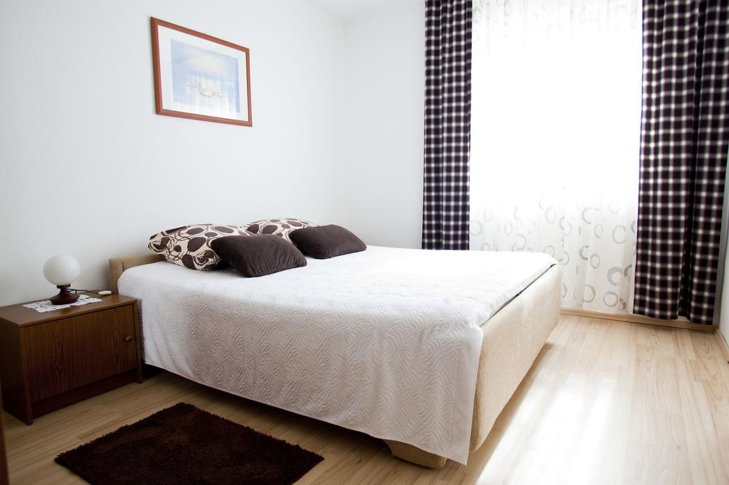 Apartments Marija Врбник Экстерьер фото